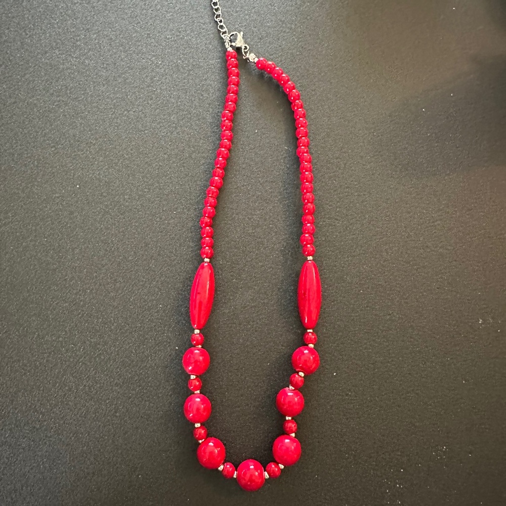 Howlite dyed Red gemstone Necklace w/different beads NWOT